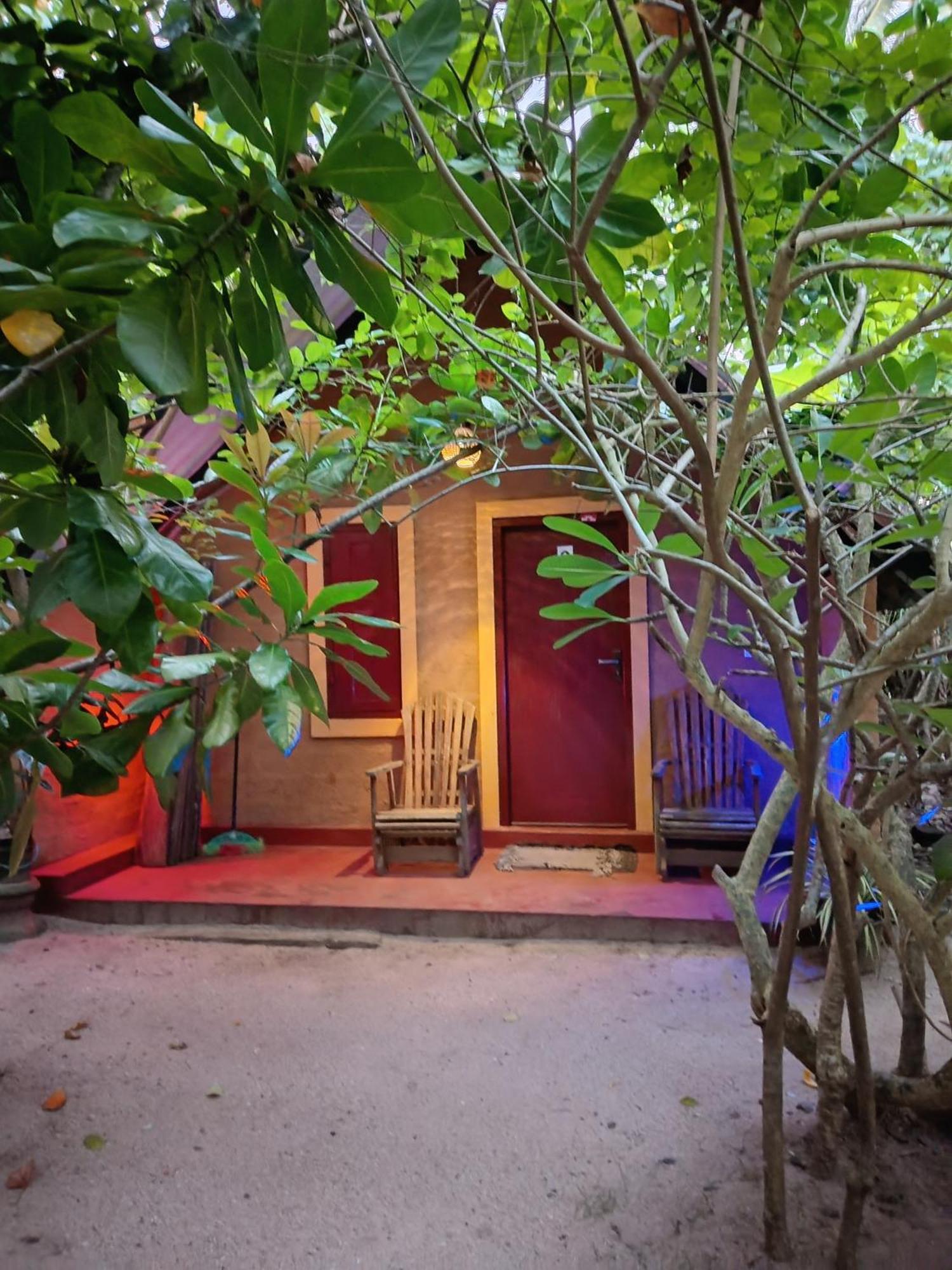 By The C' Cabanas Hikkaduwa Exterior photo
